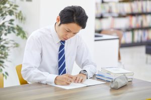Asian,Business,Man,Studying,At,The,Library