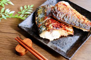 魚を食べると頭がよくなる？　魚が持つ勉強への効果とは